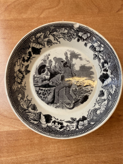 Porcelánový talířek z měkkého porcelánu