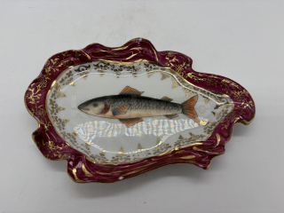 Porcelánový talířek na rybí kosti