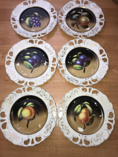 Porcelánový dezertní talířek malovaný, částečné smyté zlacení, cena za 1 ks