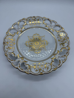 Porcelánový prořezávaný zlacený talířek