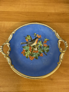 Porcelánový talíř s malovaným ptáčkem
