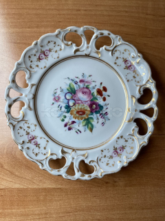 Porcelánový vykrajovaný talíř č.2