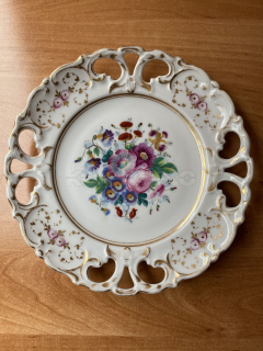 Porcelánový vykrajovaný talíř č.3