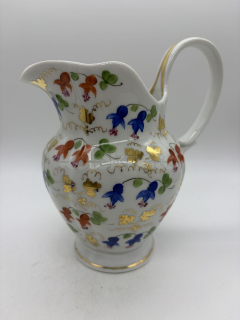 Porcelánová konvička na mléko