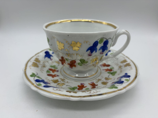 Porcelánový šálek s podšálkem