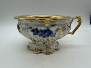 Porcelánový šálek