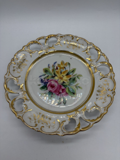 Porcelánový prořezávaný talíř