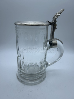 Korbel z broušeného skla