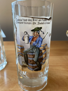 Korbel z čirého skla s malbou