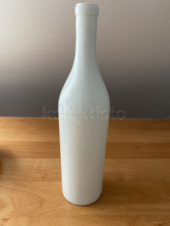 Skleněná láhev od likéru