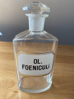 Lékárenská broušená láhev