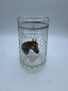 Půllitr z lisovaného skla s malbou koně