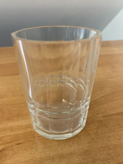 Sklenice z čirého broušeného skla