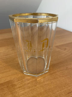Sklenice s monogramem a zlacením