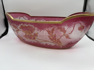 Skleněná váza z čirého a rosalinového skla s broušenými květy a zlacením
