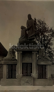 900 Kč BRA Pohlednice Bratislava POMNÍKY, SVK128230