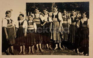300 Kč TRE Pohlednice Trenčín KROJE, SVK129646