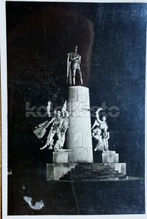 350 Kč TRE Pohlednice Trenčín POMNÍKY, SVK129651
