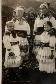 380 Kč TRE Pohlednice Trenčín KROJE, SVK129654