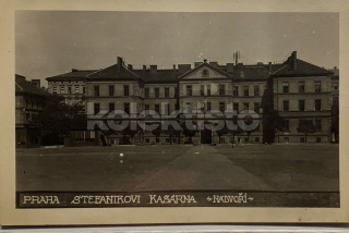 400 Kč ABM Pohlednice Praha 1 KASÁRNY, CZE101161