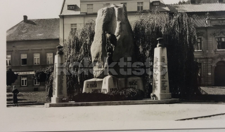 360 Kč ABM Pohlednice Praha 5-Zbraslav POMNÍKY, CZE101864