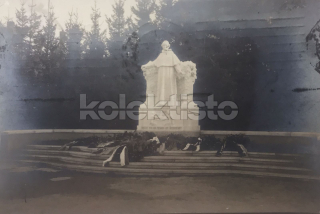 320 Kč BOM Pohlednice Brno POMNÍKY, CZE105828