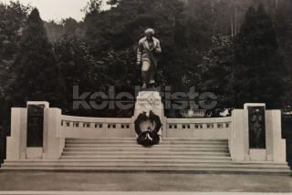 120 Kč KV Pohlednice Karlovy Vary POMNÍKY, CZE115040
