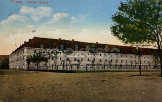 300 Kč LT Pohlednice Terezín KASÁRNY, CZE116573