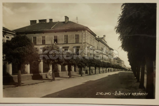 400 Kč ZN Pohlednice Znojmo KASÁRNY, CZE127354
